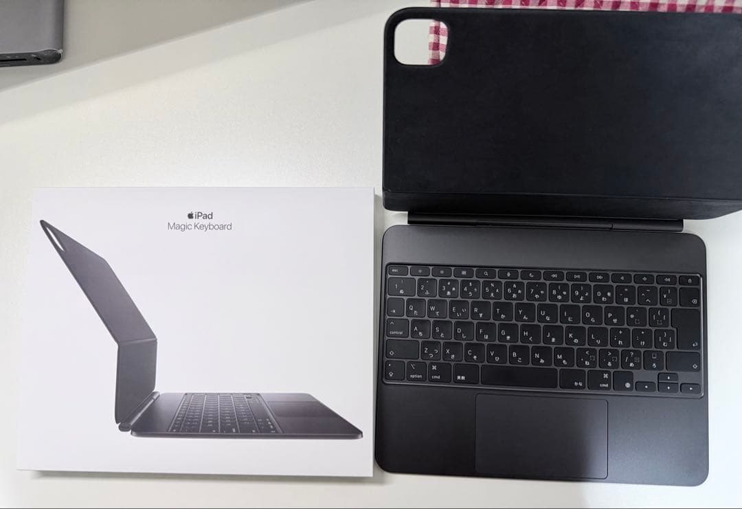 Magic Keyboard iPad 13インチ　M4.M5 Apple